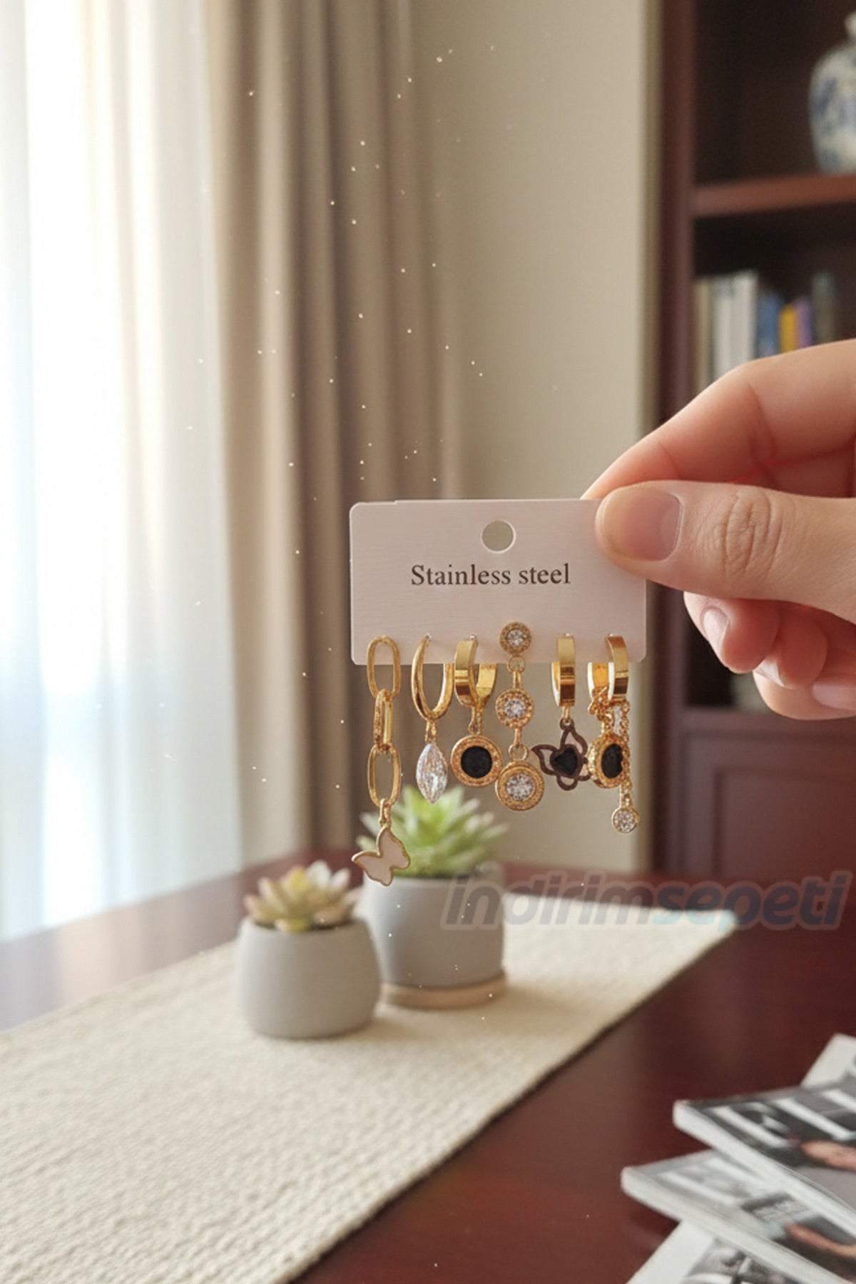 Çelik Küpe Seti 6’lı – Gold Renk Paslanmaz Çelik Halka, Zincir, Kalp, Yonca ve Taş Detaylı Küpe