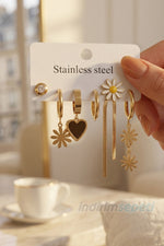 6'lı Papatya ve Kalp Detaylı Gold Çelik Küpe Seti - indirimsepeti