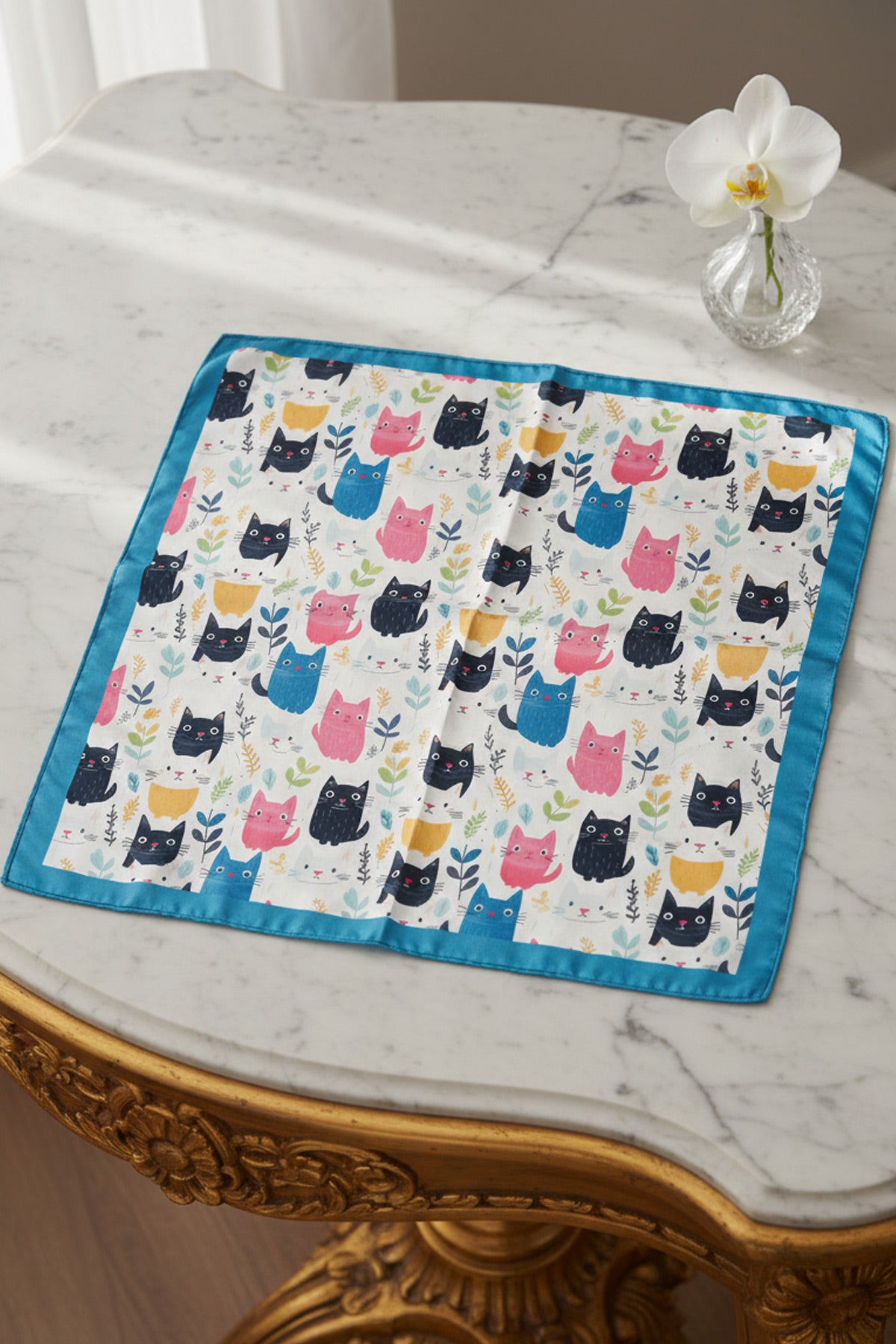Sanatsal Kedi Desenli Saten Fular Bandana 50x50 cm – Tek Taraflı Baskı, Parlak ve Yumuşak - indirimsepeti