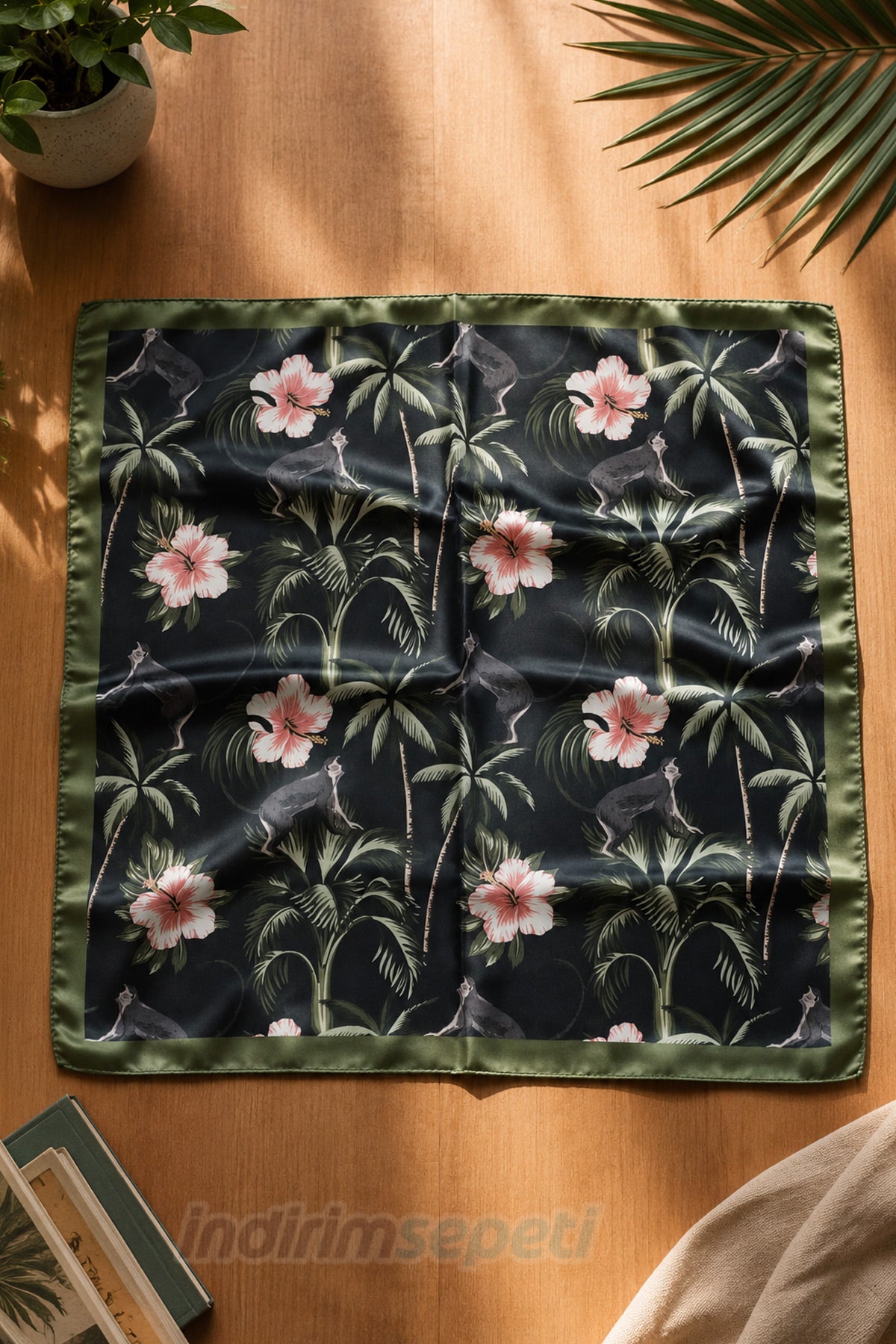 50x50 cm Tropikal Maymunlu Desenli Saten Bandana | Palmiye & Çiçek Detaylı Şık Fular