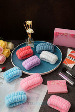 Makyaj ve Cilt Bakım Bilek Bandı – Su Akıtmaz Yumuşak Peluş Bileklik (2’li Set) | Karışık Renk - indirimsepeti