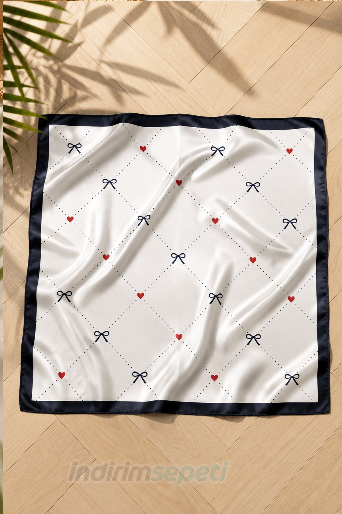 Kalp Desenli Beyaz Saten Bandana Fular 50x50 cm – Yazlık Şık Kadın Saç Bandanası