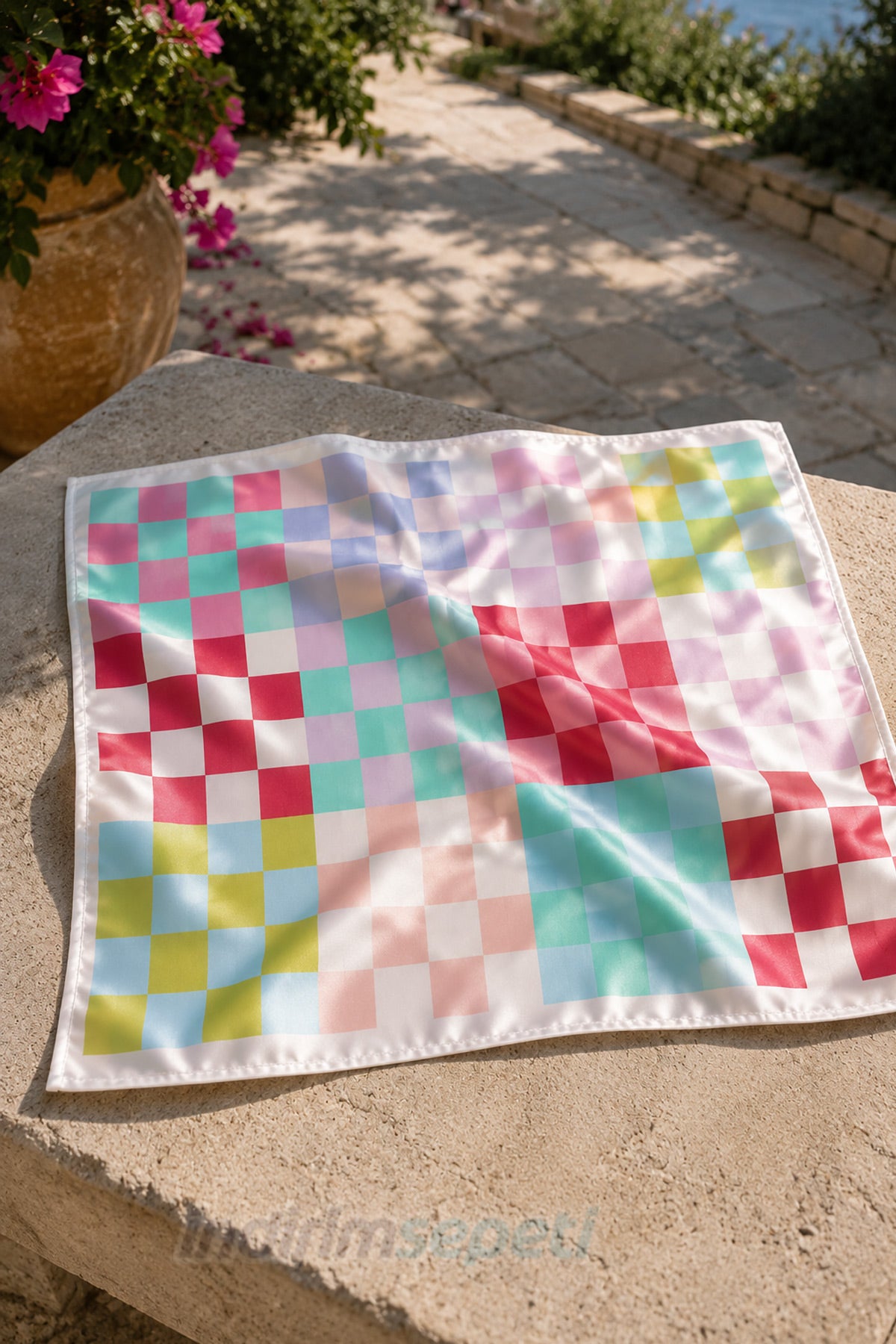 Pastel Kare Desenli Saten Bandana 50x50 cm – Yazlık Soft Renk Kadın Fular