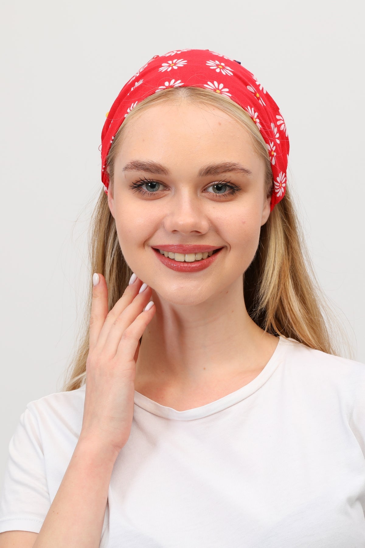 Kırmızı Papatya Desenli Pamuklu Bandana – El Yapımı Boncuklu Lastikli Saç Bandı - indirimsepeti