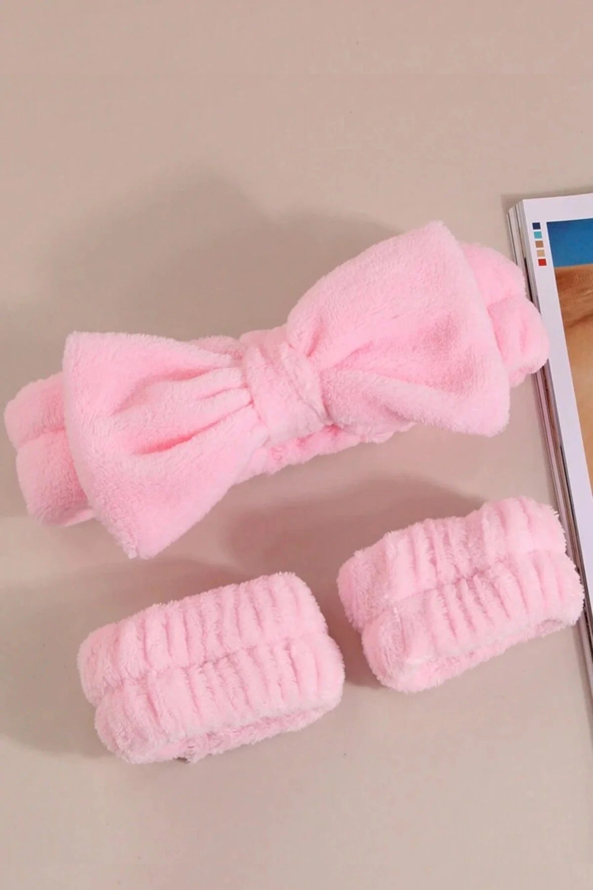Peluş Pembe Makyaj Bandı ve 2’li Bileklik Seti – Su Akıtmaz Yumuşak Spa Yüz Yıkama & Cilt Bakım Bandı - indirimsepeti